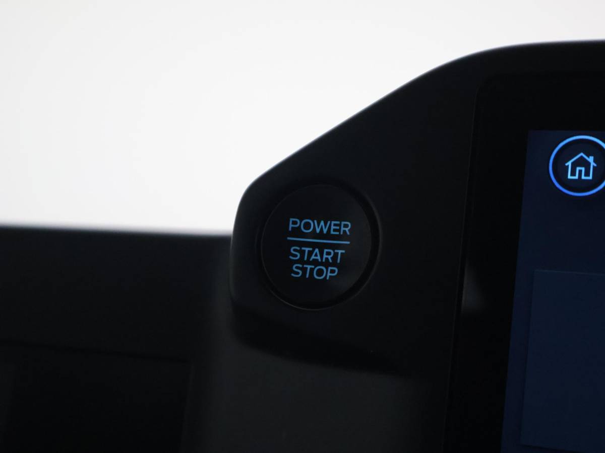 Ford Transit Custom Ford Transit Custom 300 2.0 TDCI L2H1 6-PERS DUBBEL CAB. + TREKHAAK | CARPLAY | CAMERA