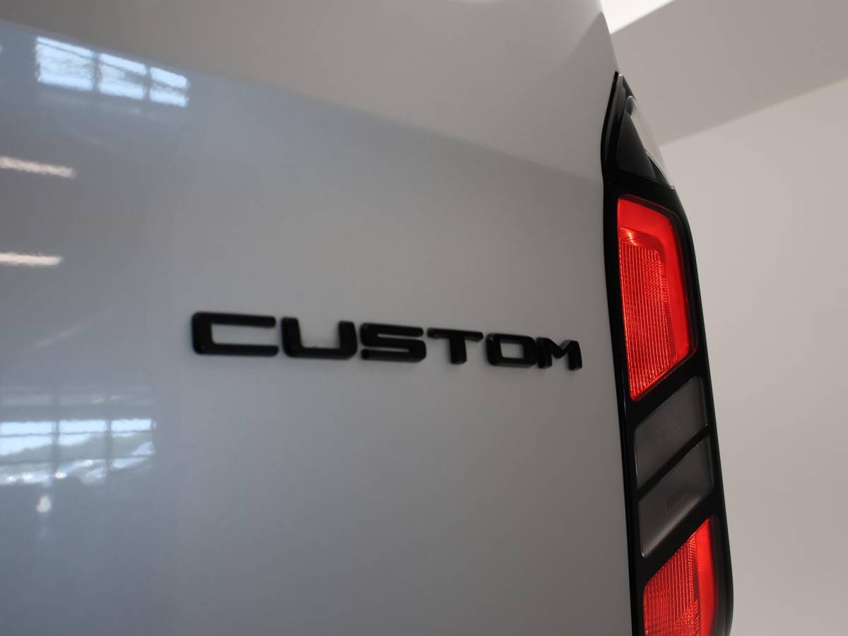 Ford Transit Custom Ford Transit Custom 300 2.0 TDCI L2H1 6-PERS DUBBEL CAB. + TREKHAAK | CARPLAY | CAMERA