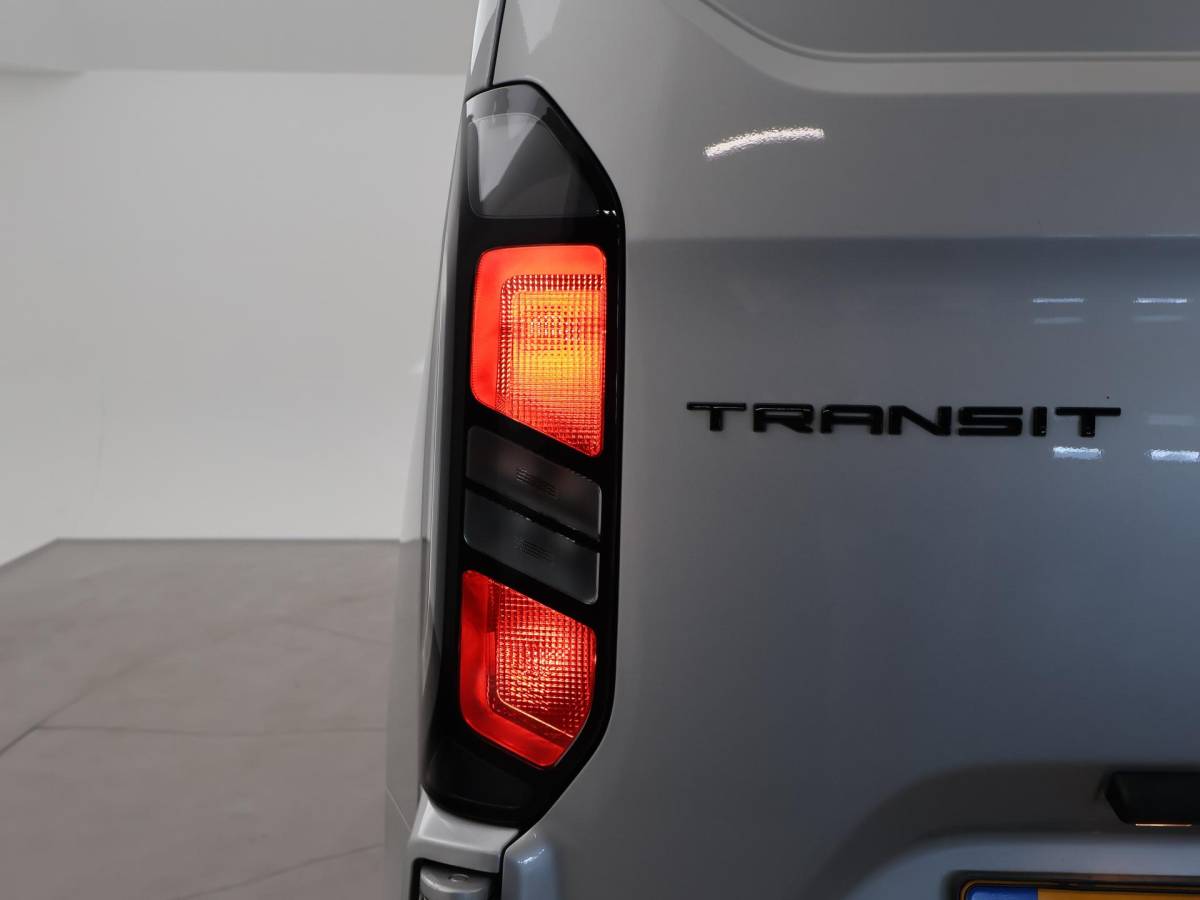 Ford Transit Custom Ford Transit Custom 300 2.0 TDCI L2H1 6-PERS DUBBEL CAB. + TREKHAAK | CARPLAY | CAMERA