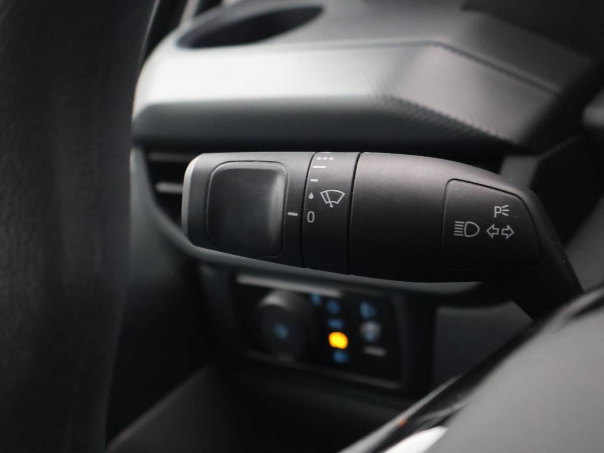 Ford Transit Custom Ford Transit Custom 300 2.0 TDCI L2H1 6-PERS DUBBEL CAB. + TREKHAAK | CARPLAY | CAMERA