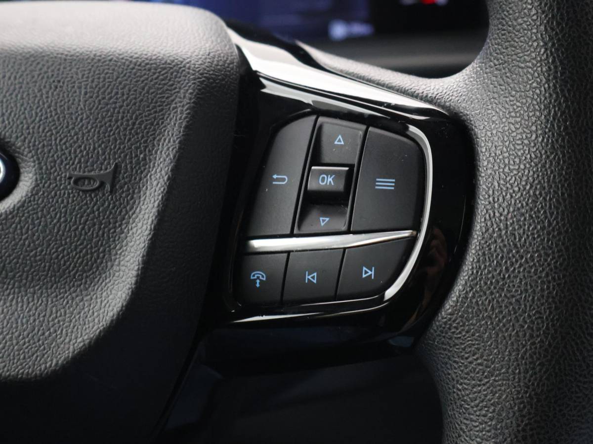 Ford Transit Custom Ford Transit Custom 300 2.0 TDCI L2H1 6-PERS DUBBEL CAB. + TREKHAAK | CARPLAY | CAMERA