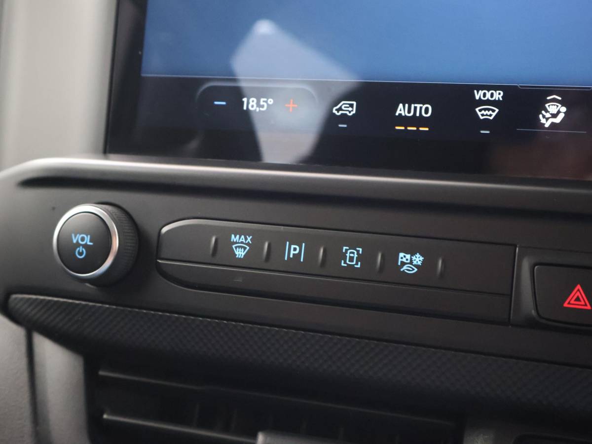 Ford Transit Custom Ford Transit Custom 300 2.0 TDCI L2H1 6-PERS DUBBEL CAB. + TREKHAAK | CARPLAY | CAMERA