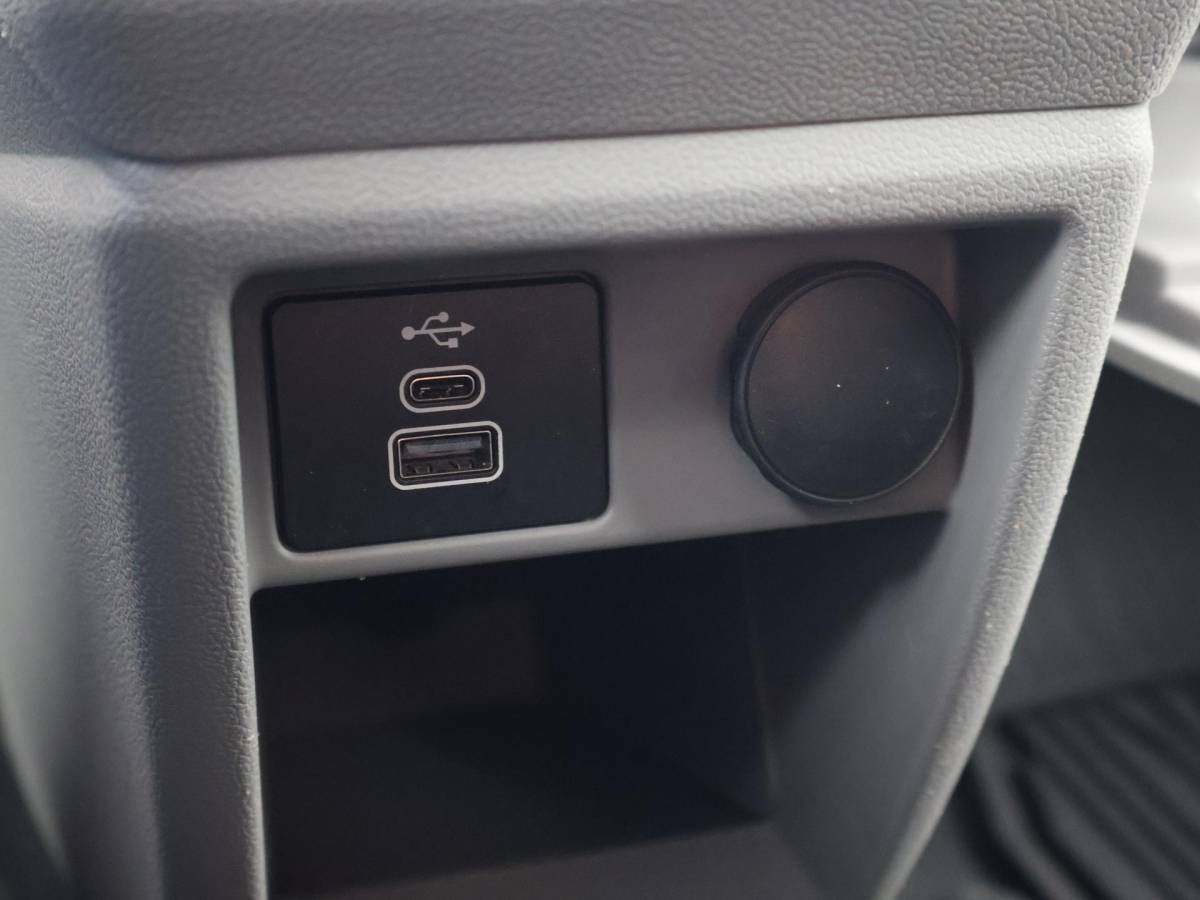 Ford Transit Custom Ford Transit Custom 300 2.0 TDCI L2H1 6-PERS DUBBEL CAB. + TREKHAAK | CARPLAY | CAMERA