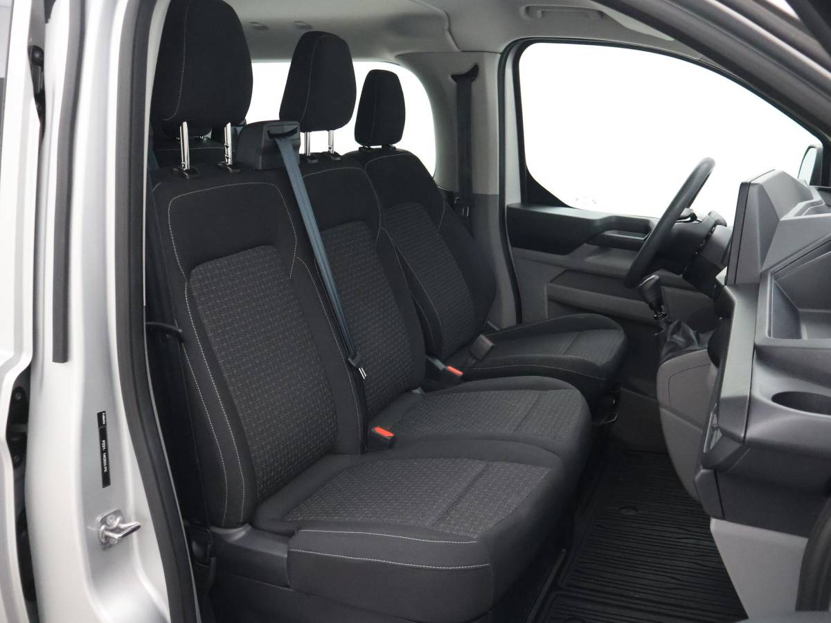 Ford Transit Custom Ford Transit Custom 300 2.0 TDCI L2H1 6-PERS DUBBEL CAB. + TREKHAAK | CARPLAY | CAMERA