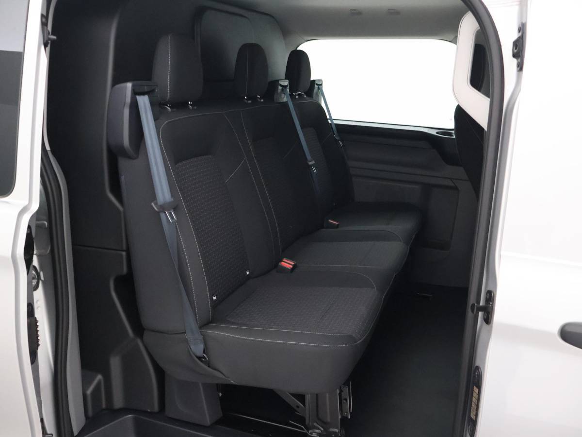 Ford Transit Custom Ford Transit Custom 300 2.0 TDCI L2H1 6-PERS DUBBEL CAB. + TREKHAAK | CARPLAY | CAMERA