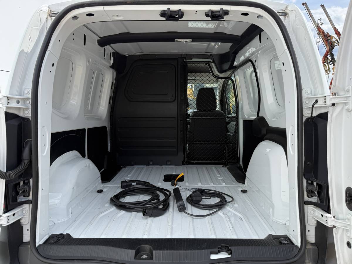 Renault Kangoo Renault Kangoo E-Tech 45kWh 122PK L1 Elektrisch 300km WLTP 98.5% (SOH) Climate Control Cruise Control LED Parkeersensoren Achter