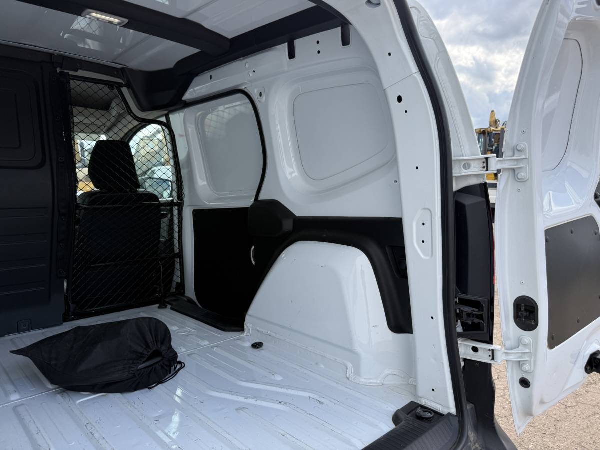 Renault Kangoo Renault Kangoo E-Tech 45kWh 122PK L1 Elektrisch 300km WLTP 98.5% (SOH) Climate Control Cruise Control LED Parkeersensoren Achter