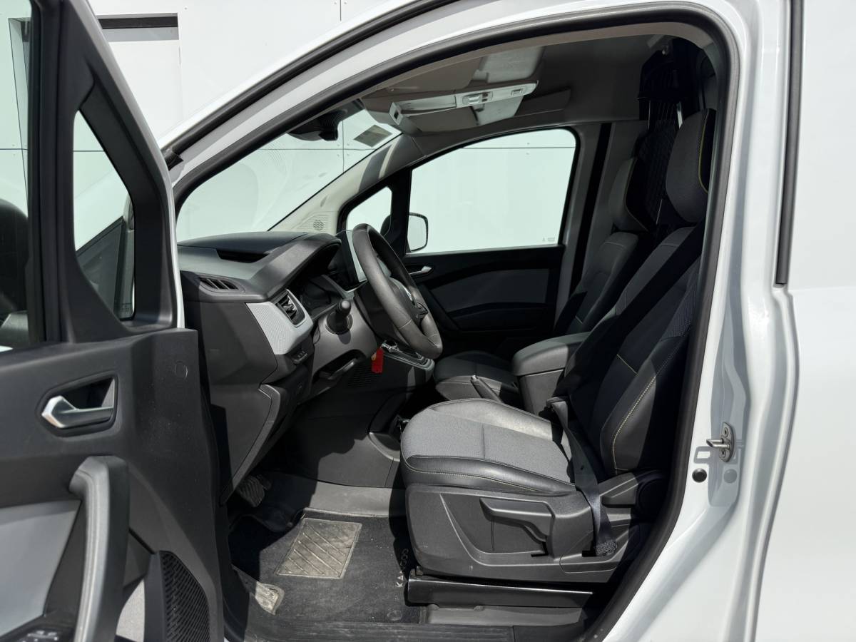 Renault Kangoo Renault Kangoo E-Tech 45kWh 122PK L1 Elektrisch 300km WLTP 98.5% (SOH) Climate Control Cruise Control LED Parkeersensoren Achter