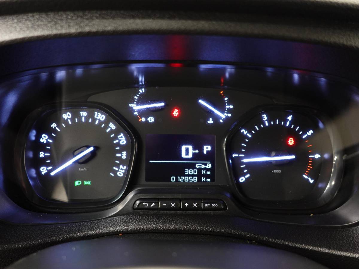 Peugeot Expert Peugeot Expert 145pk L3 Automaat Navigatie Trekhaak Carplay Cruise control Airco parkeersensoren