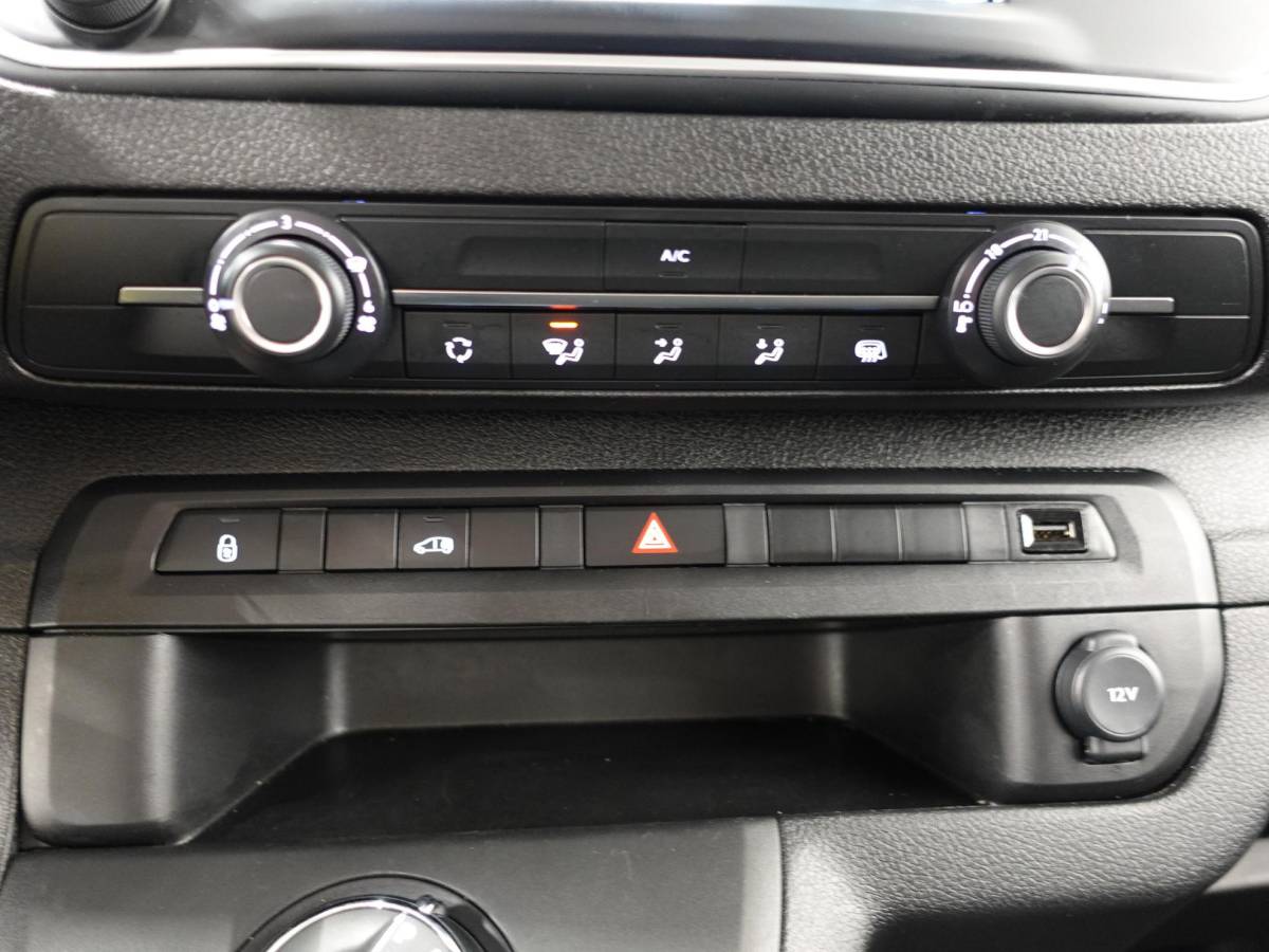 Peugeot Expert Peugeot Expert 145pk L3 Automaat Navigatie Trekhaak Carplay Cruise control Airco parkeersensoren