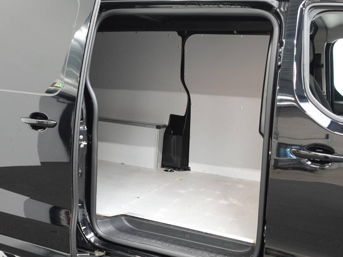 Peugeot Expert Peugeot Expert 145pk L3 Automaat Navigatie Trekhaak Carplay Cruise control Airco parkeersensoren