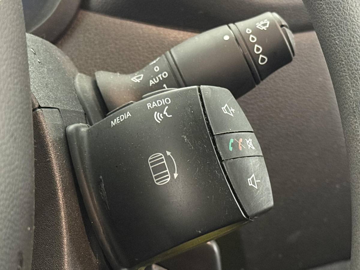 Renault Master Renault Master T33 2.3 dCi 135 L2H2 BPM VRIJ! Airco Cruise control Parkeersensoren Navigatie Trekhaak