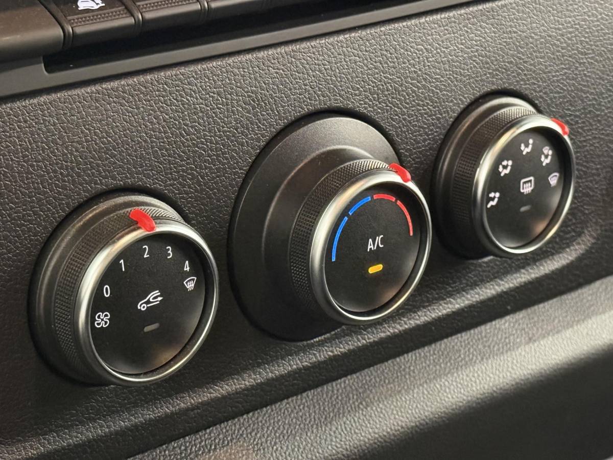 Renault Master Renault Master T33 2.3 dCi 135 L2H2 BPM VRIJ! Airco Cruise control Parkeersensoren Navigatie Trekhaak