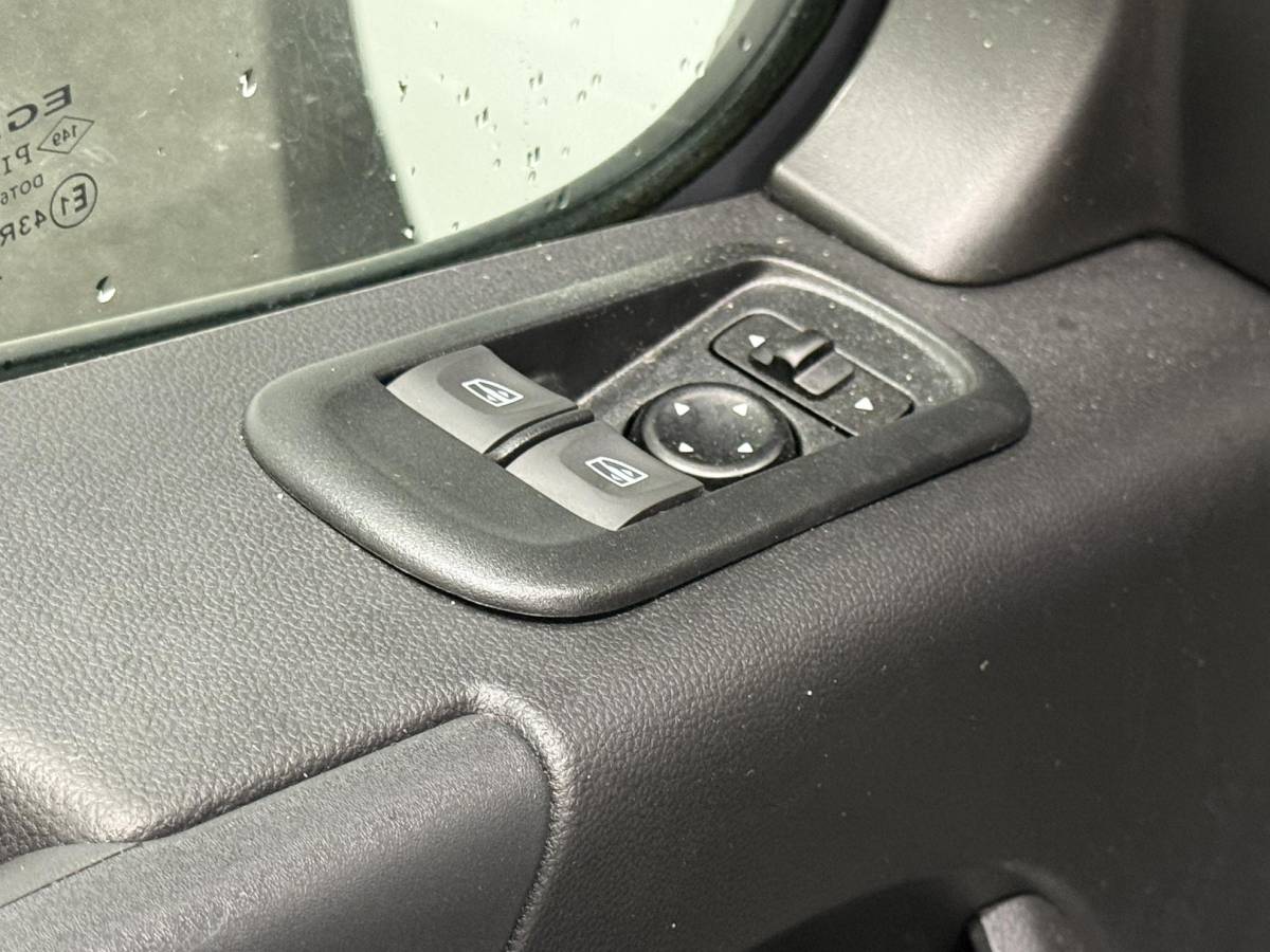 Renault Master Renault Master T33 2.3 dCi 135 L2H2 BPM VRIJ! Airco Cruise control Parkeersensoren Navigatie Trekhaak