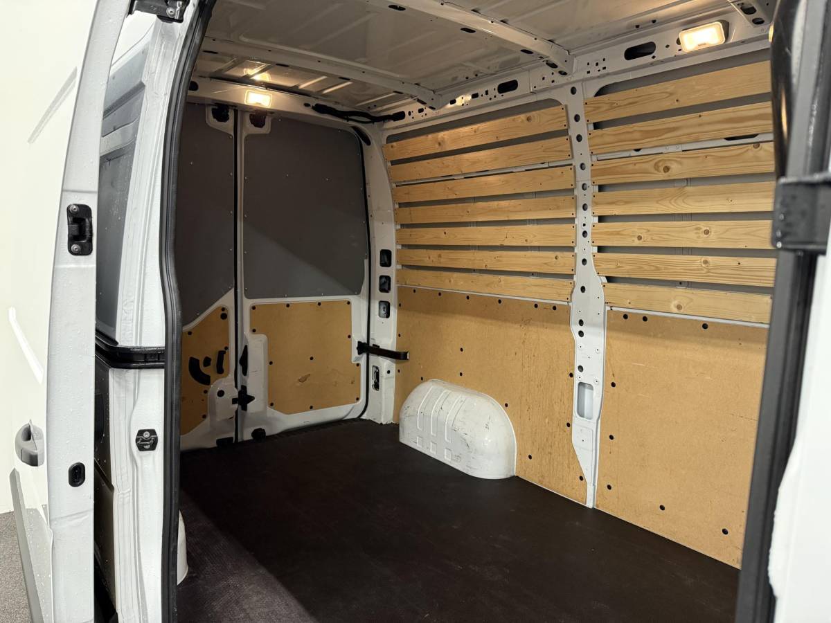 Renault Master Renault Master T33 2.3 dCi 135 L2H2 BPM VRIJ! Airco Cruise control Parkeersensoren Navigatie Trekhaak