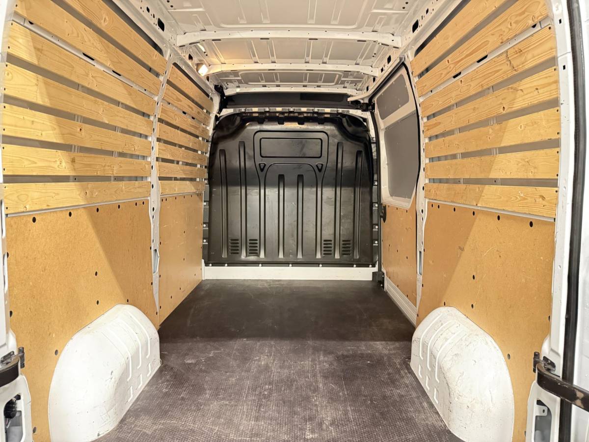 Renault Master Renault Master T33 2.3 dCi 135 L2H2 BPM VRIJ! Airco Cruise control Parkeersensoren Navigatie Trekhaak