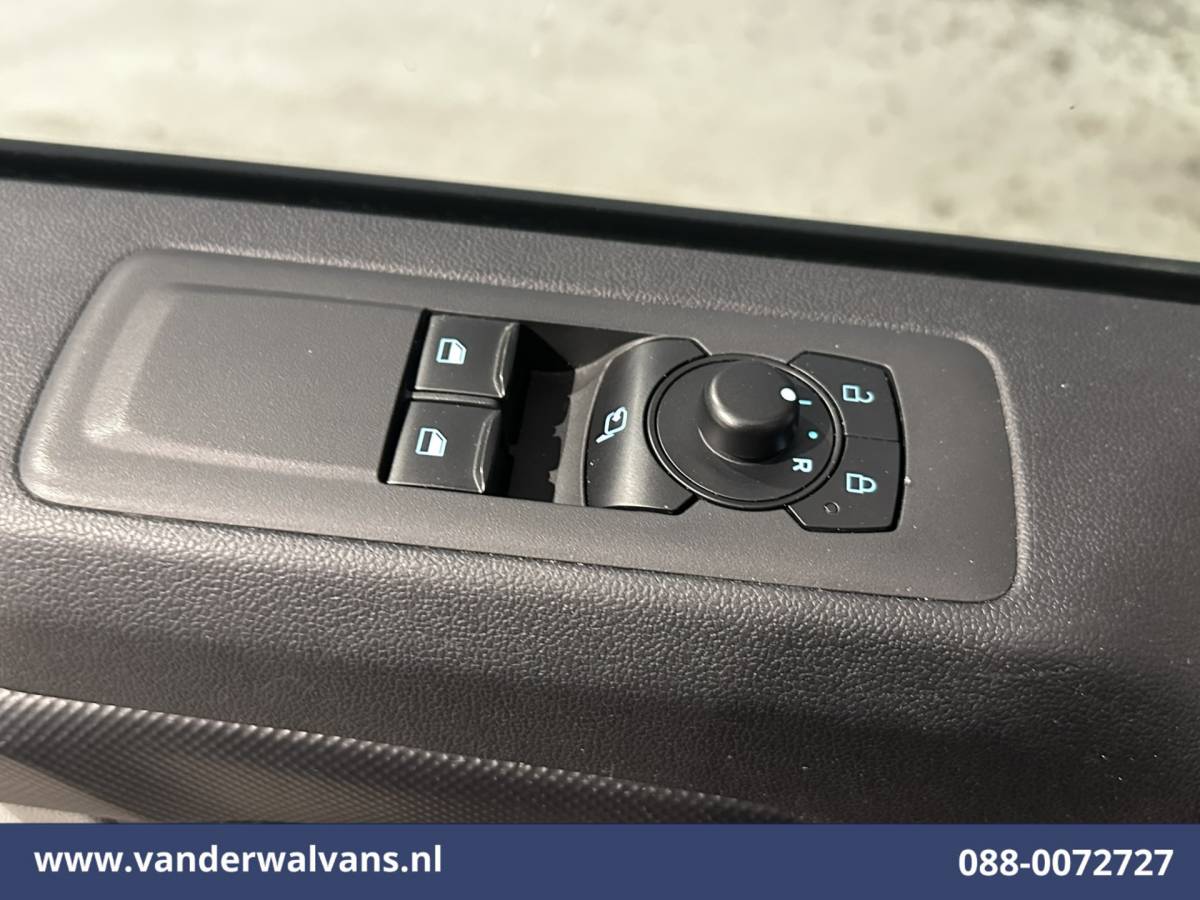 Ford Transit Custom Ford Transit Custom 2.0 TDCI L1H1 Euro6 Airco | Camera | Apple Carplay | Cruisecontrol | LED Android Auto, Verwarmde voorruit, Parkeersensoren, Bijrijdersbank