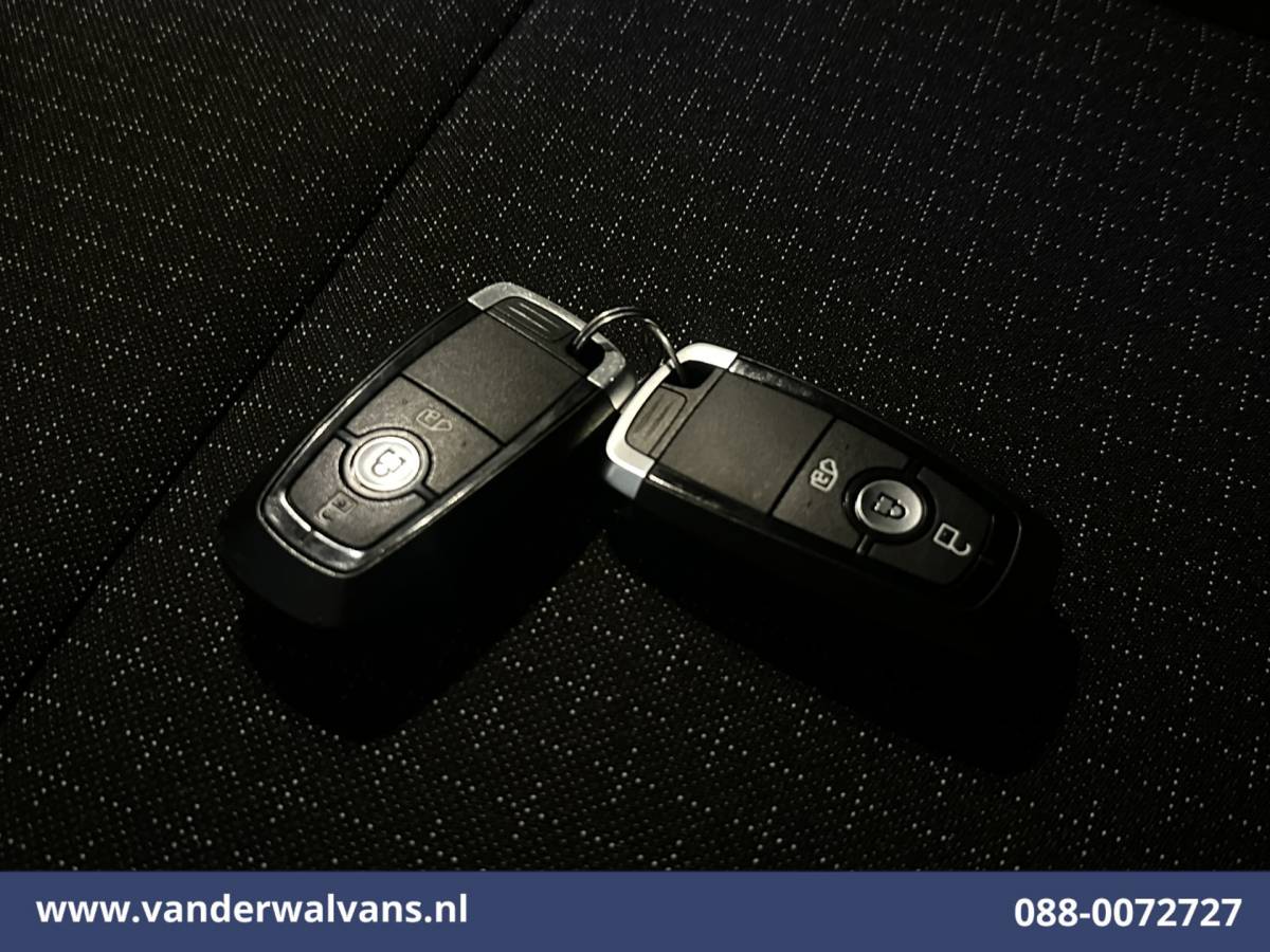 Ford Transit Custom Ford Transit Custom 2.0 TDCI L1H1 Euro6 Airco | Camera | Apple Carplay | Cruisecontrol | LED Android Auto, Verwarmde voorruit, Parkeersensoren, Bijrijdersbank