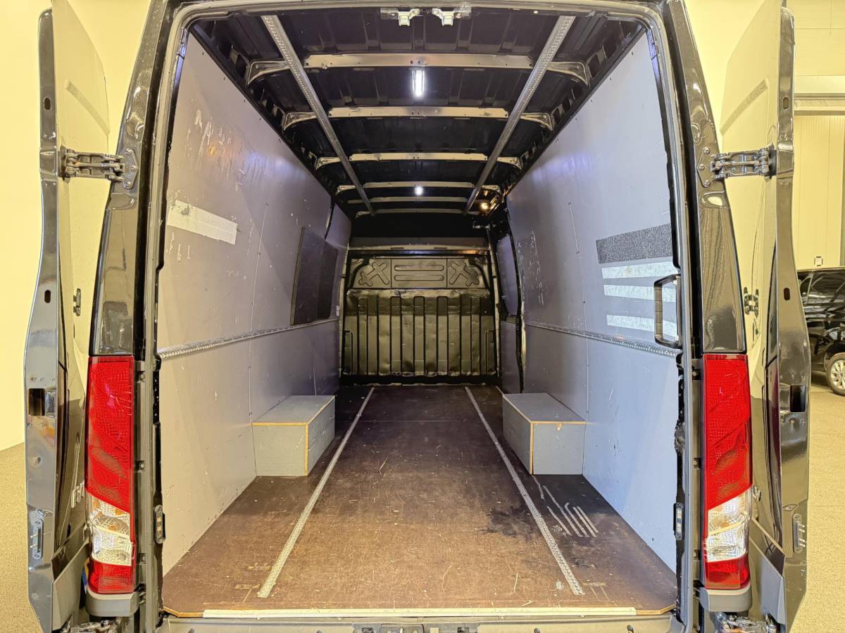 Iveco Daily Iveco Daily 35S21H 3.0 410 L4 207PK Automaat Airco Cruise Control Navigatie Camera