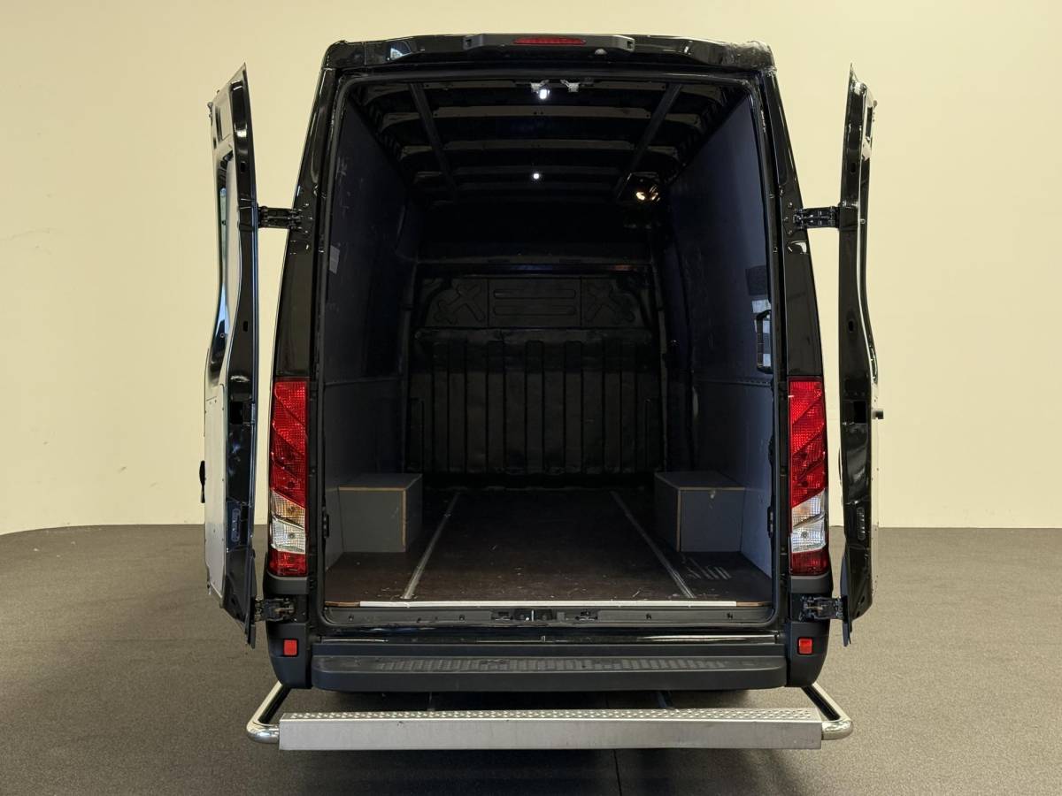Iveco Daily Iveco Daily 35S21H 3.0 410 L4 207PK Automaat Airco Cruise Control Navigatie Camera