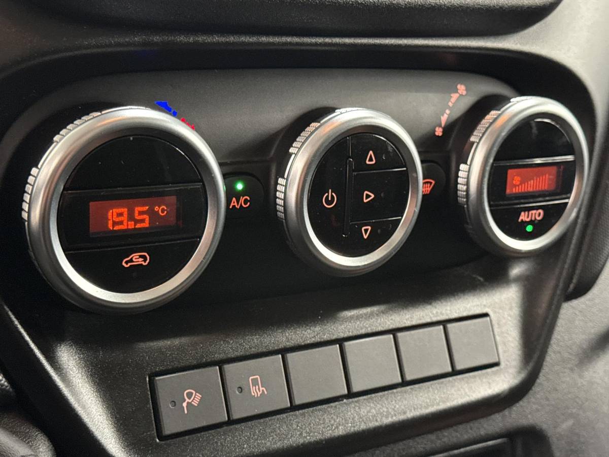 Iveco Daily Iveco Daily 35S21H 3.0 410 L4 207PK Automaat Airco Cruise Control Navigatie Camera