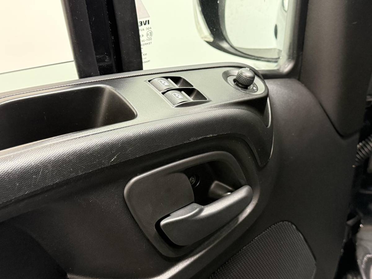 Iveco Daily Iveco Daily 35S21H 3.0 410 L4 207PK Automaat Airco Cruise Control Navigatie Camera