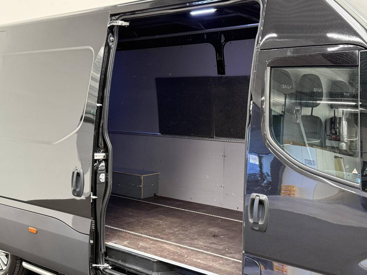 Iveco Daily Iveco Daily 35S21H 3.0 410 L4 207PK Automaat Airco Cruise Control Navigatie Camera