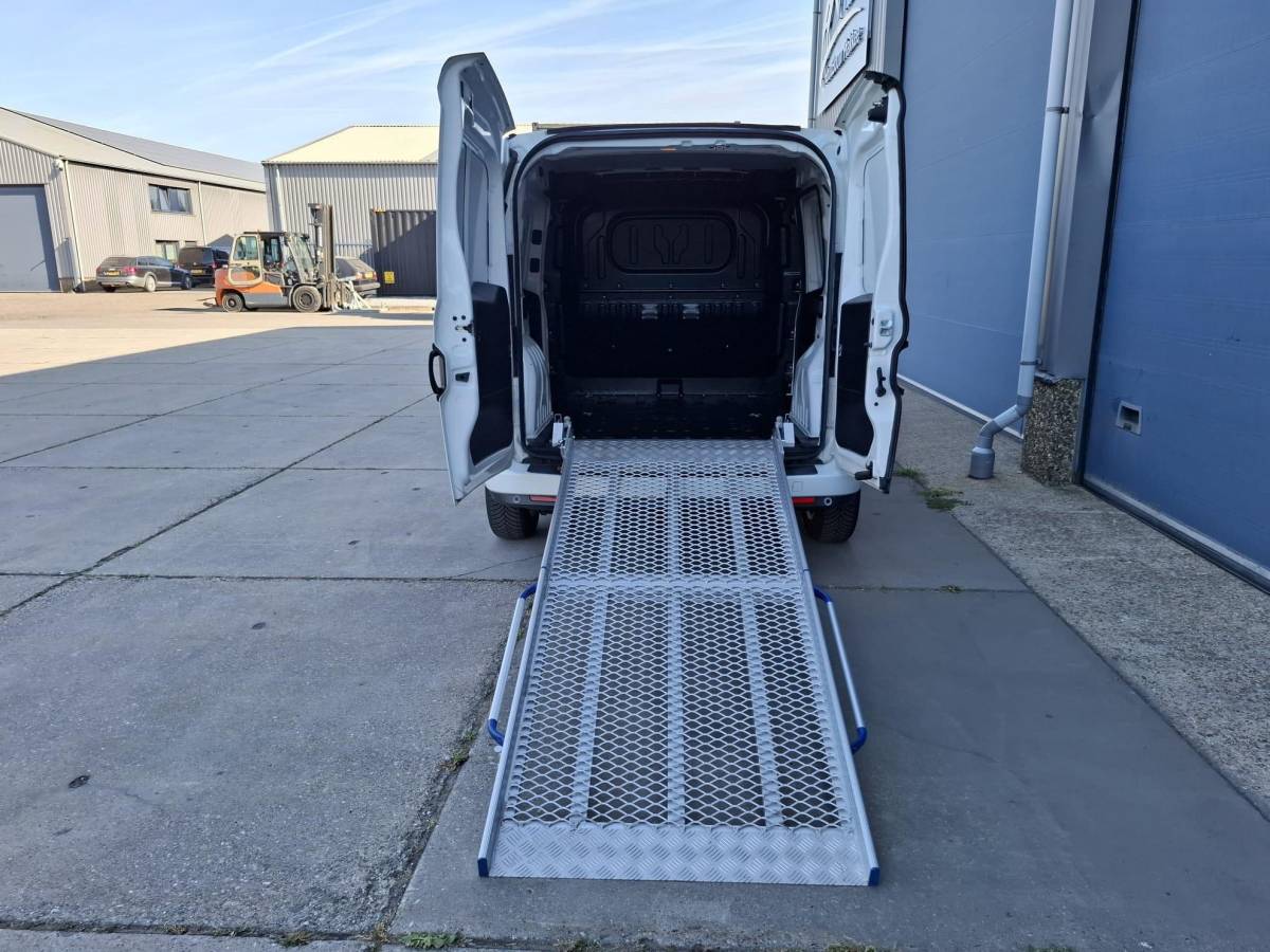 Opel Combo Opel Combo 1.6 CDTi L1H1 Sport CAMERA / EURO 6 / CARPLAY / AIRCO / TREKHAAK / MARGE AUTO !!