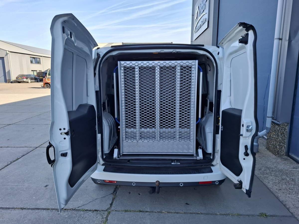 Opel Combo Opel Combo 1.6 CDTi L1H1 Sport CAMERA / EURO 6 / CARPLAY / AIRCO / TREKHAAK / MARGE AUTO !!