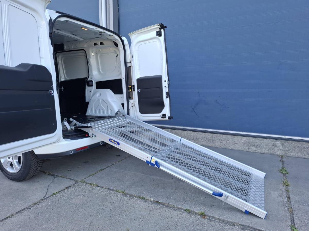 Opel Combo Opel Combo 1.6 CDTi L1H1 Sport CAMERA / EURO 6 / CARPLAY / AIRCO / TREKHAAK / MARGE AUTO !!
