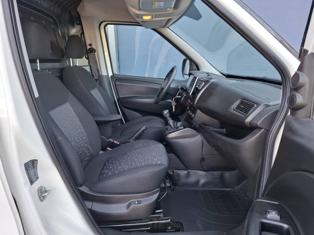 Opel Combo Opel Combo 1.6 CDTi L1H1 Sport CAMERA / EURO 6 / CARPLAY / AIRCO / TREKHAAK / MARGE AUTO !!