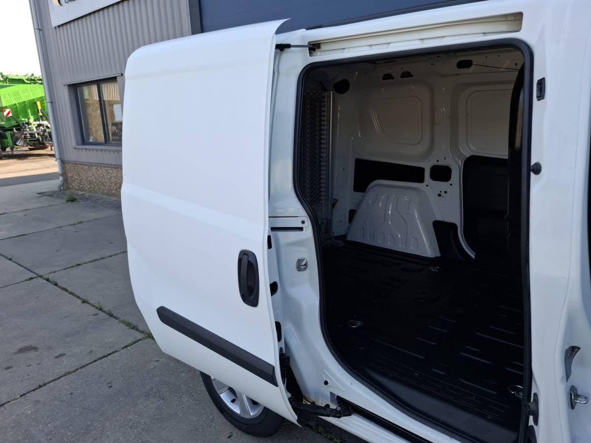 Opel Combo Opel Combo 1.6 CDTi L1H1 Sport CAMERA / EURO 6 / CARPLAY / AIRCO / TREKHAAK / MARGE AUTO !!
