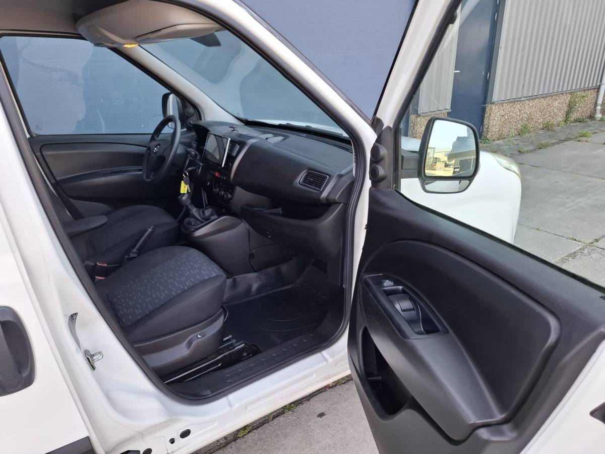 Opel Combo Opel Combo 1.6 CDTi L1H1 Sport CAMERA / EURO 6 / CARPLAY / AIRCO / TREKHAAK / MARGE AUTO !!
