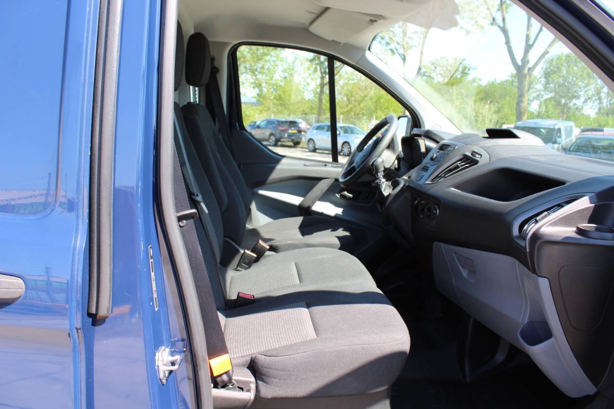 Ford Transit Custom Ford Transit Custom 270 2.0 TDCI L1H1 Economy Edition 1E EIG, AIRCO TREKHAAK NAP