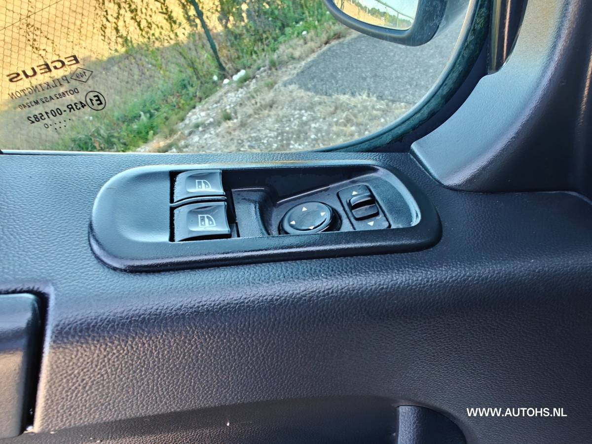 Renault Master Renault Master T35 2.3 dCi 135 L2H2 ,+ werkplaats inrichting , Euro 6 , 1e Eig , 140 PK , Apk 8- 2027 , Camera , leuke bus.