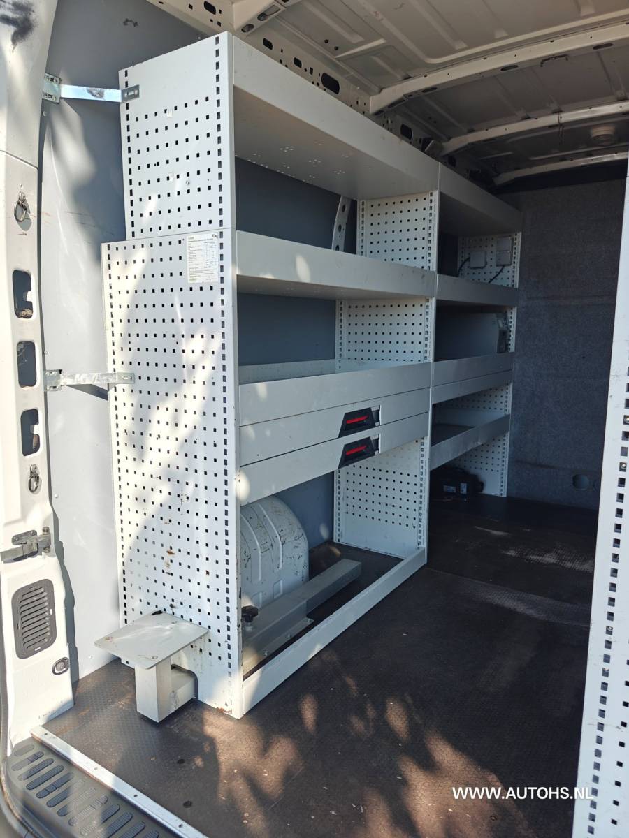 Renault Master Renault Master T35 2.3 dCi 135 L2H2 ,+ werkplaats inrichting , Euro 6 , 1e Eig , 140 PK , Apk 8- 2027 , Camera , leuke bus.