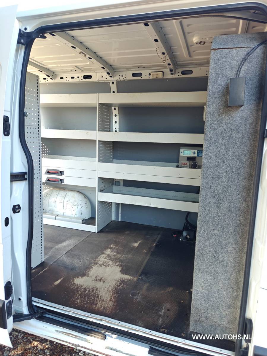 Renault Master Renault Master T35 2.3 dCi 135 L2H2 ,+ werkplaats inrichting , Euro 6 , 1e Eig , 140 PK , Apk 8- 2027 , Camera , leuke bus.