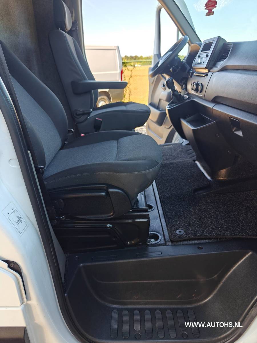 Renault Master Renault Master T35 2.3 dCi 135 L2H2 ,+ werkplaats inrichting , Euro 6 , 1e Eig , 140 PK , Apk 8- 2027 , Camera , leuke bus.