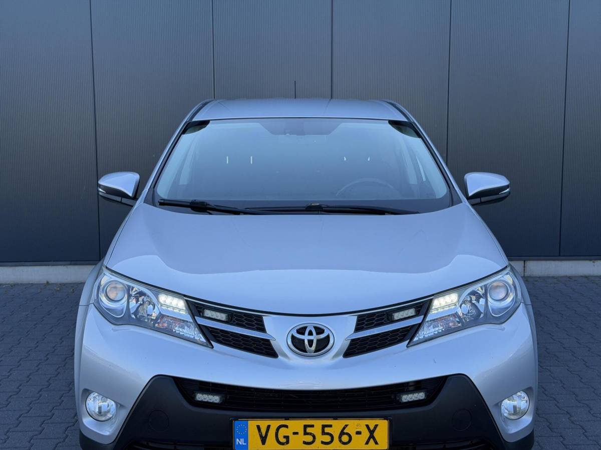 Toyota RAV4 Toyota RAV4 2.2 D-4D 4WD Grijs Kenteken – 2e Eigenaar – Camera – Clima – Trekhaak