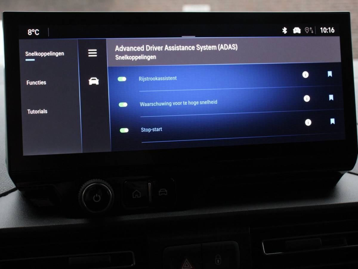 Opel Combo Opel Combo 1.5 BlueHDi 130PK L2 Automaat Apple Carplay / Android Auto Navigatie Trekhaak Airco Camera Cruise Control Parkeersensoren V+A DAB