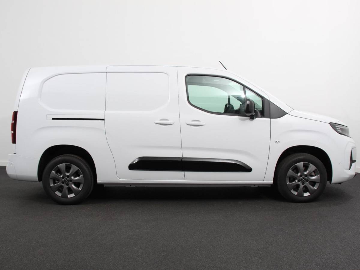 Opel Combo Opel Combo 1.5 BlueHDi 130PK L2 Automaat Apple Carplay / Android Auto Navigatie Trekhaak Airco Camera Cruise Control Parkeersensoren V+A DAB