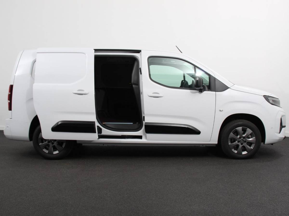 Opel Combo Opel Combo 1.5 BlueHDi 130PK L2 Automaat Apple Carplay / Android Auto Navigatie Trekhaak Airco Camera Cruise Control Parkeersensoren V+A DAB