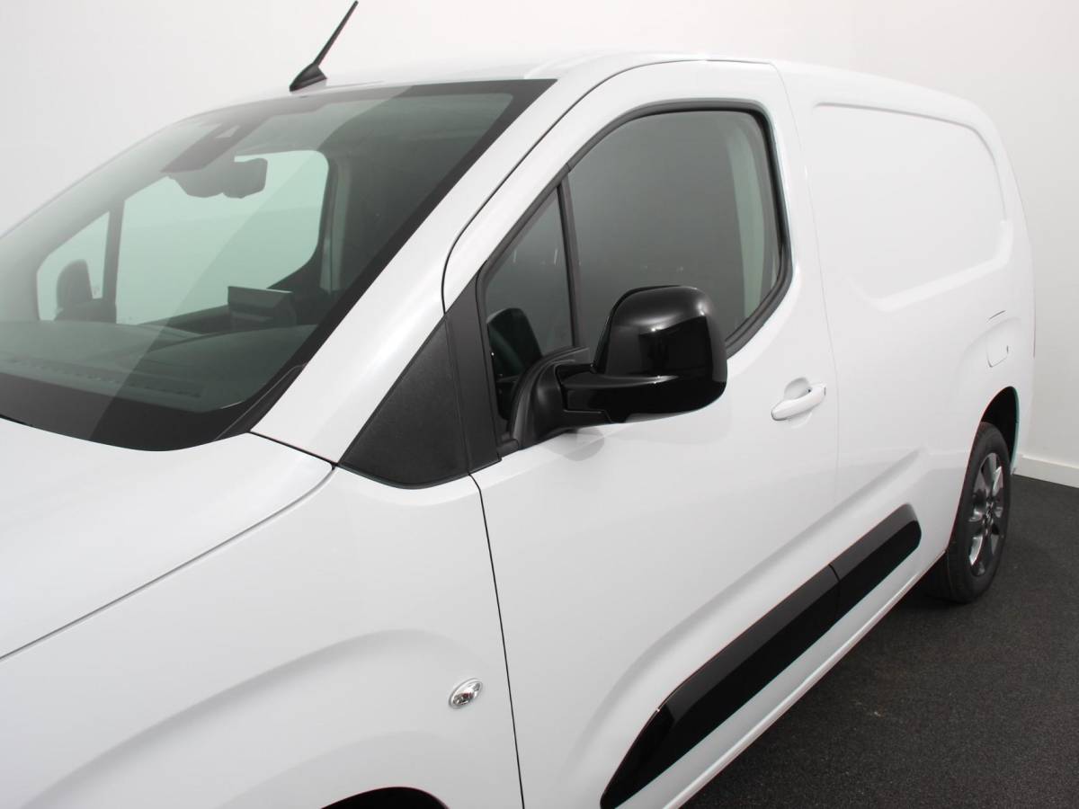 Opel Combo Opel Combo 1.5 BlueHDi 130PK L2 Automaat Apple Carplay / Android Auto Navigatie Trekhaak Airco Camera Cruise Control Parkeersensoren V+A DAB