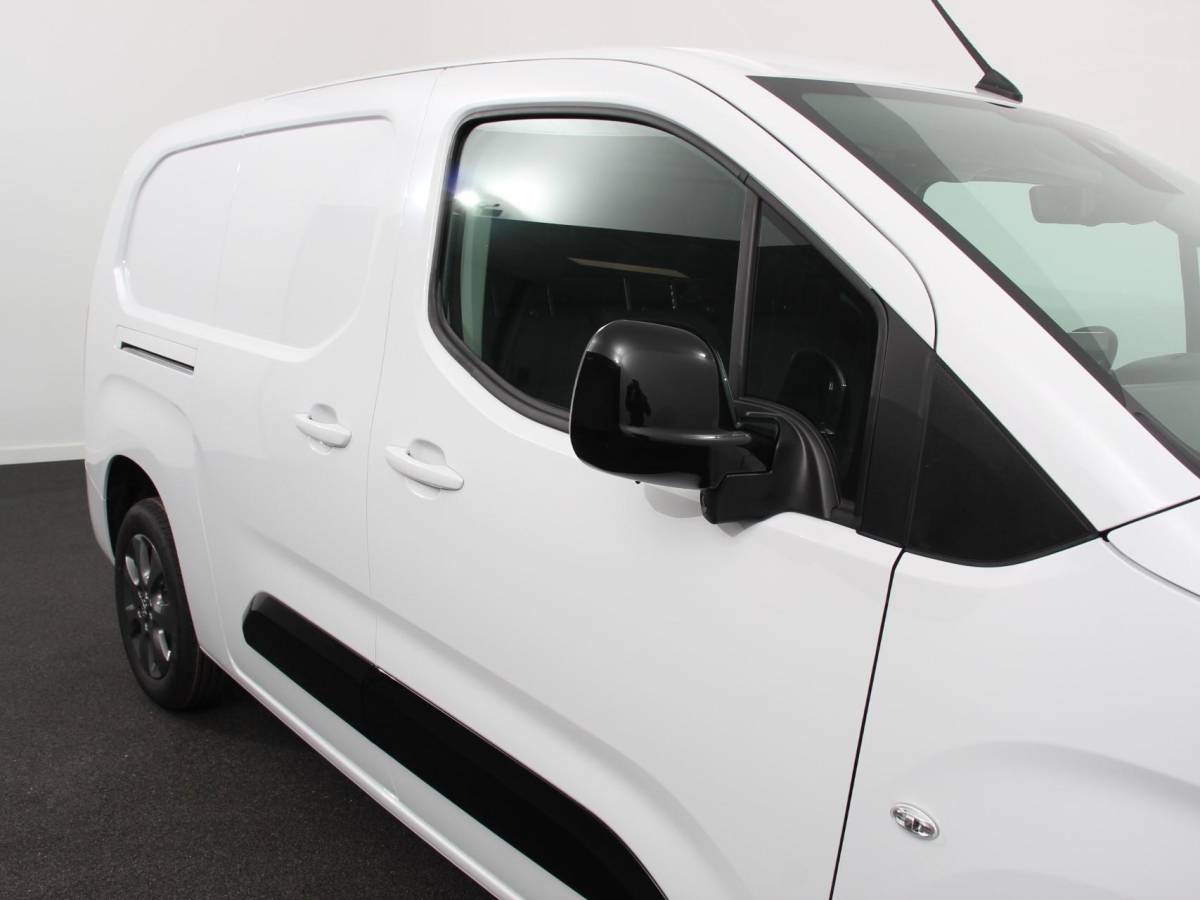 Opel Combo Opel Combo 1.5 BlueHDi 130PK L2 Automaat Apple Carplay / Android Auto Navigatie Trekhaak Airco Camera Cruise Control Parkeersensoren V+A DAB
