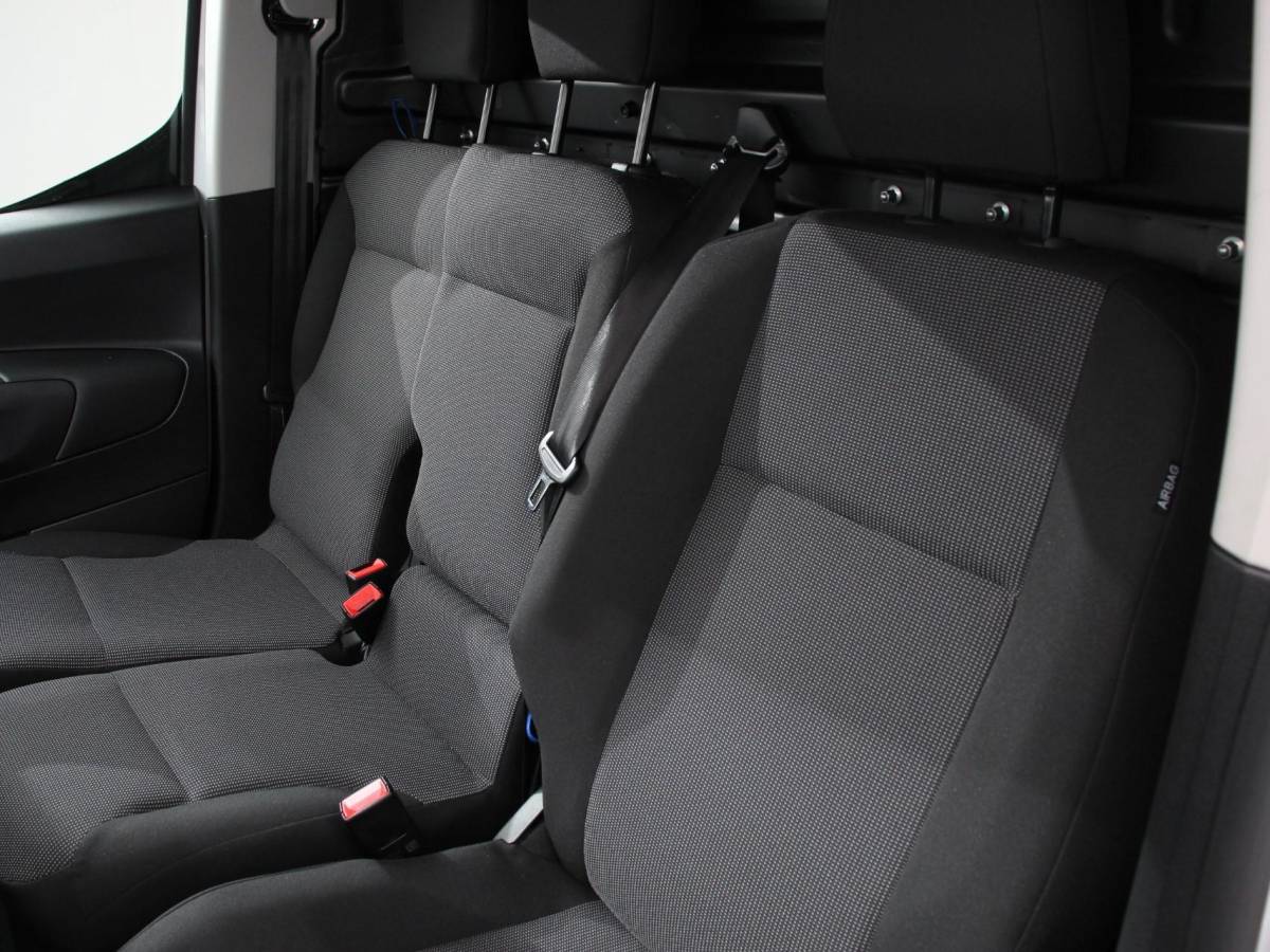Opel Combo Opel Combo 1.5 BlueHDi 130PK L2 Automaat Apple Carplay / Android Auto Navigatie Trekhaak Airco Camera Cruise Control Parkeersensoren V+A DAB