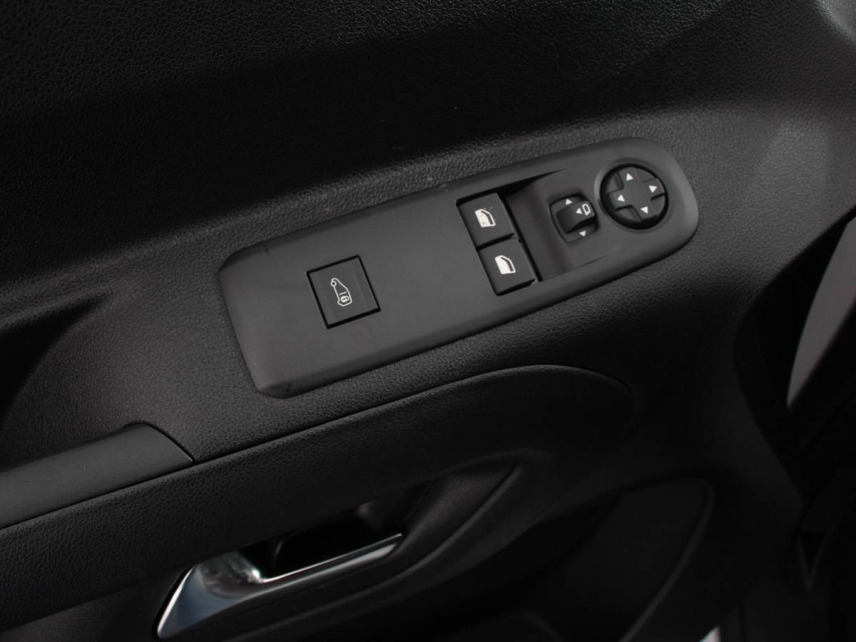 Opel Combo Opel Combo 1.5 BlueHDi 130PK L2 Automaat Apple Carplay / Android Auto Navigatie Trekhaak Airco Camera Cruise Control Parkeersensoren V+A DAB