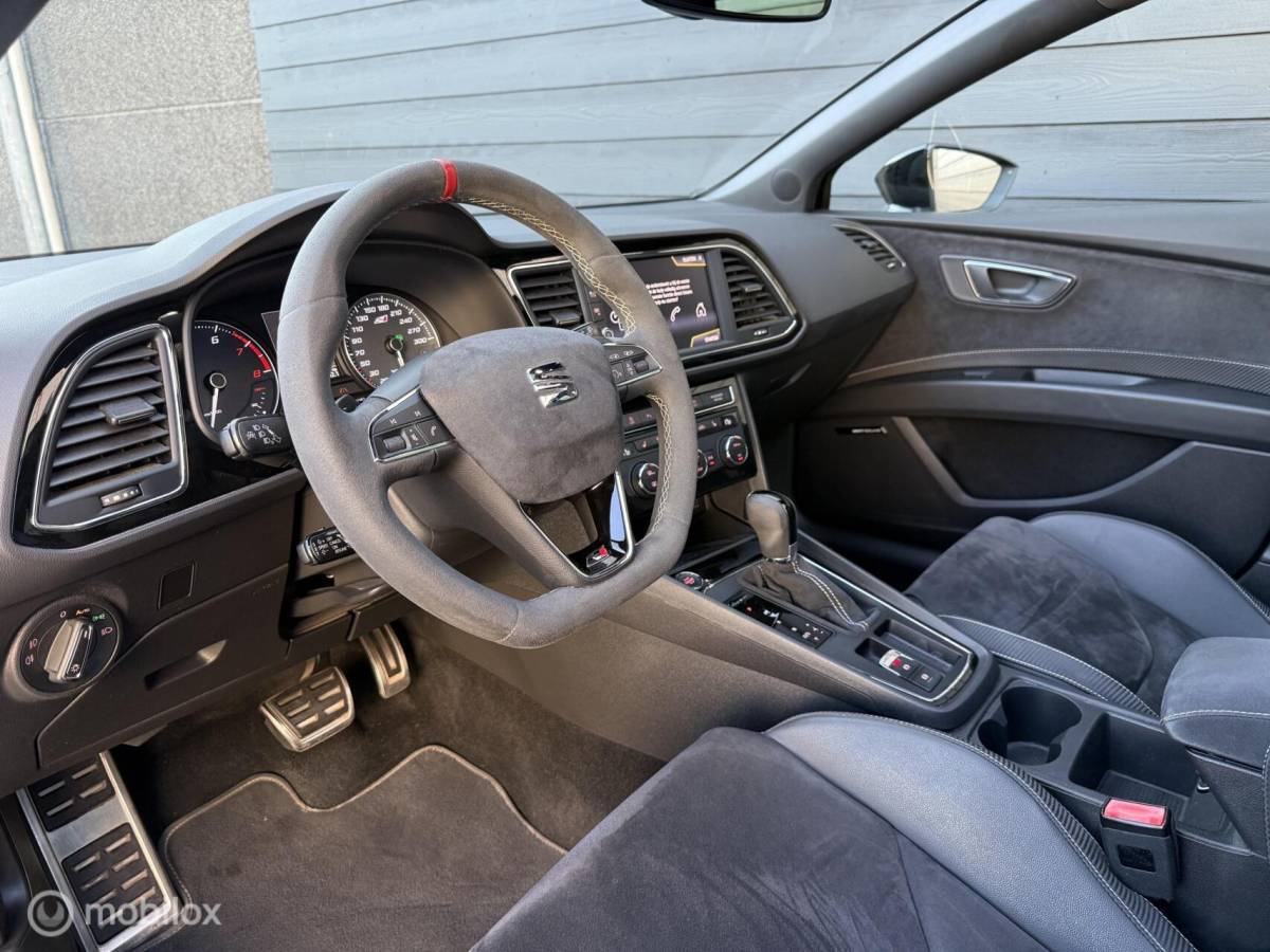 SEAT Leon Seat Leon ST 2.0 TSI CUPRA 300 4DRIVE Kuipstoel/Pano.dak/Carplay