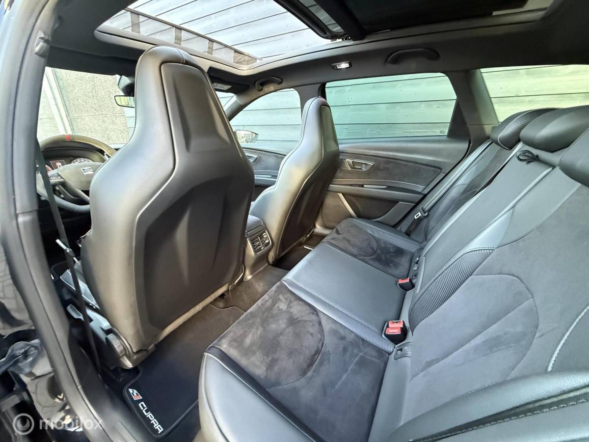 SEAT Leon Seat Leon ST 2.0 TSI CUPRA 300 4DRIVE Kuipstoel/Pano.dak/Carplay