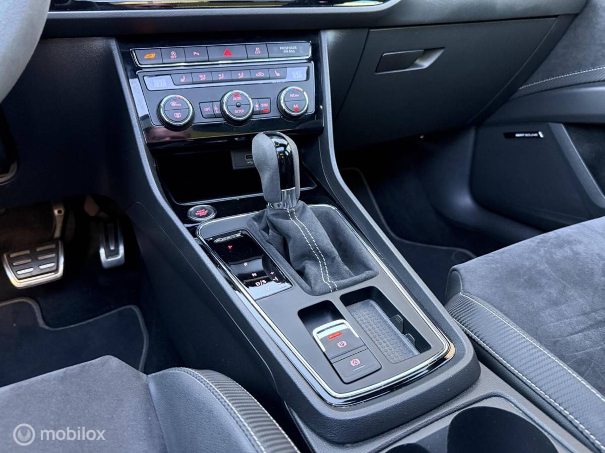 SEAT Leon Seat Leon ST 2.0 TSI CUPRA 300 4DRIVE Kuipstoel/Pano.dak/Carplay
