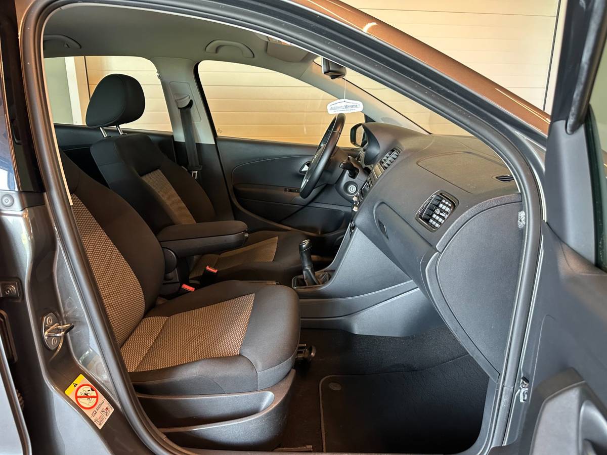 Volkswagen Polo Volkswagen Polo 1.2 TSI 5-DEURS COMFORTLINE|AIRCO|CRUISE CONTROL|TREKHAAK|LM-VELGEN|ISOFIX|nwe APK+ONDERHOUDSBEURT BIJ AFLEVERING
